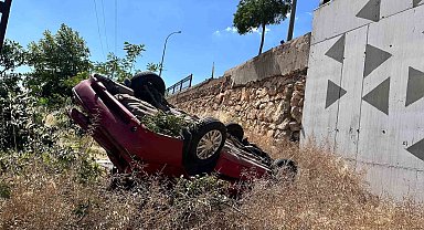 Kontrolden çıkan otomobil şarampole uçtu: 1'i ağır 3 yaralı
