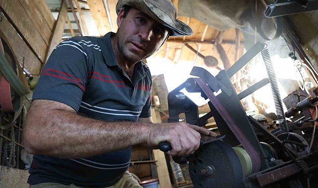 Kovboy bıçakçının ünlü aktörleri aratmayan reklam filmi ilgi odağı oldu