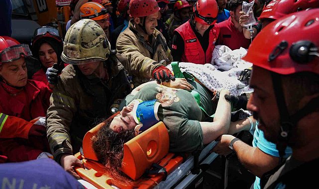 Küçükçekmece'de çöken binadan 1 yaralı daha çıkarıldı