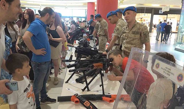Kütahya'da jandarma ekiplerinden tanıtım ve bilgilendirme etkinliği