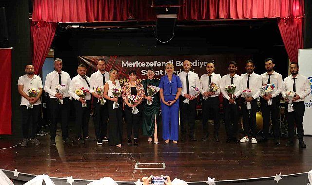 Merkezefendi Sanat Merkezi öğrencilerini muhteşem gösteriyle uğurladı