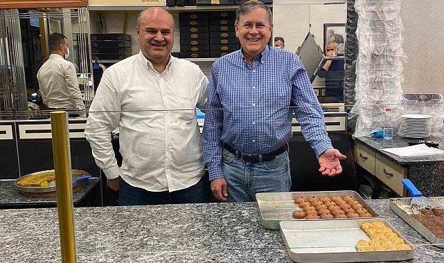Meşhur Kadayıfçı Sıtkı Usta, yabancı büyükelçileri ağırladı