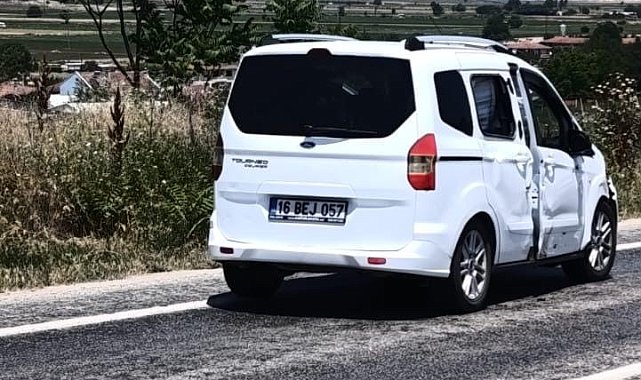 Motosiklet hafif ticari araçla çarpıştı: 1 ölü