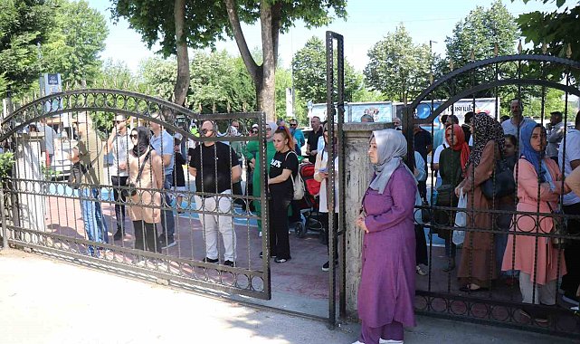 Öğrenciler sıralarda, veliler ise okulun çevresinde ter döktü