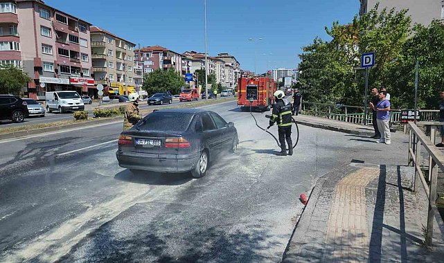 Otomobilde çıkan yangın paniğe yol açtı