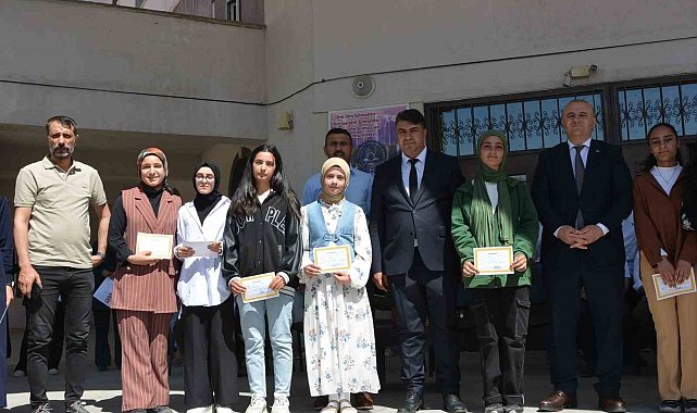 Patnos'ta 31 bin öğrencinin karne sevinci