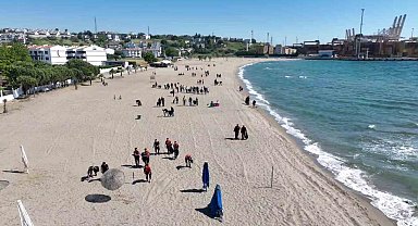 Plajları temizlediler: 1 saate 200 torba çöp çıktı