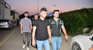 Sakaryaspor-Bodrum FK maçında meşaleyi stada sokan 2 kişi gözaltına alındı