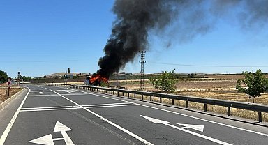 Şanlıurfa'da emniyet personelini taşıyan midibüs alev alev yandı