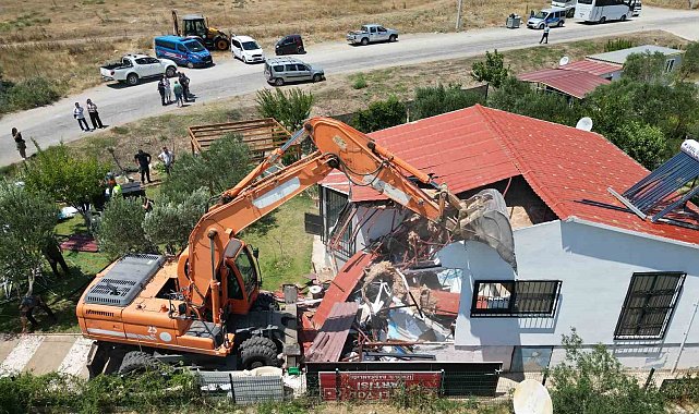 Seferihisar'da hobi bahçelerinin yıkımına başlandı