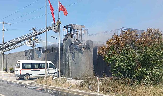 Silivri'de boya imalatı fabrikasının deposunda korkutan yangın