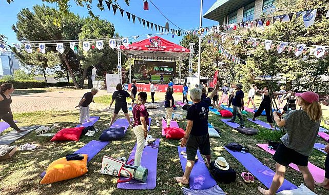 Şişli'de Uluslararası Yoga Günü düzenlenen etkinlikle kutlandı