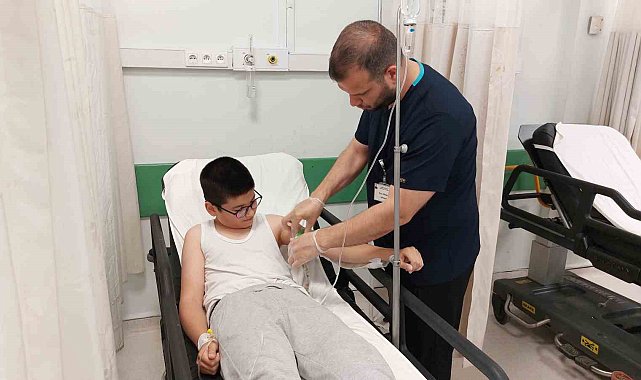 Sokak köpeklerinin saldırdığı çocuk hastanelik oldu