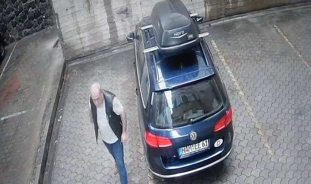 Trabzon'da istinat duvarı çöktü: 2 kişi dakikalarla kurtuldu