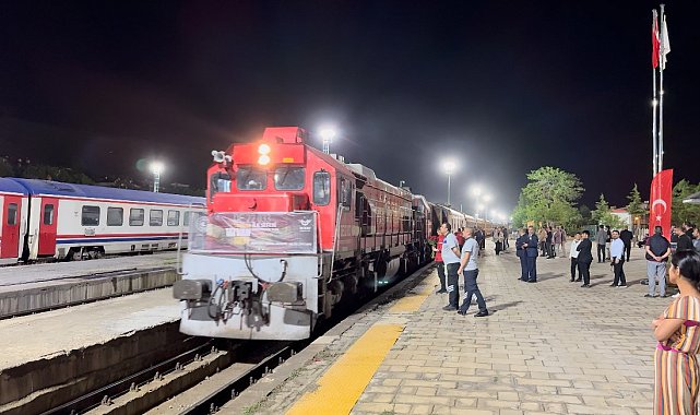 Turistik Tatvan Treni'nin ilk yolcuları Tatvan'a vardı
