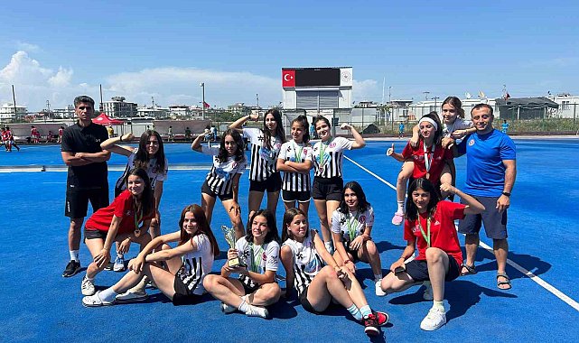 U16 Kızlar Hokey 'de Ege Yıldızları averajla Türkiye 2'incisi oldu