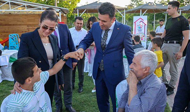 Vali Aygöl, koruyucu aile günü programına katıldı