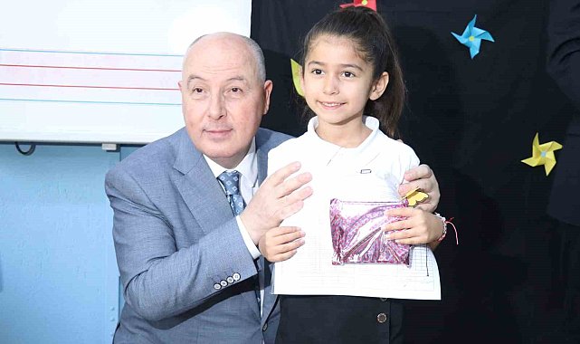 Vali Coşkun miniklerin karne heyecanına ortak oldu