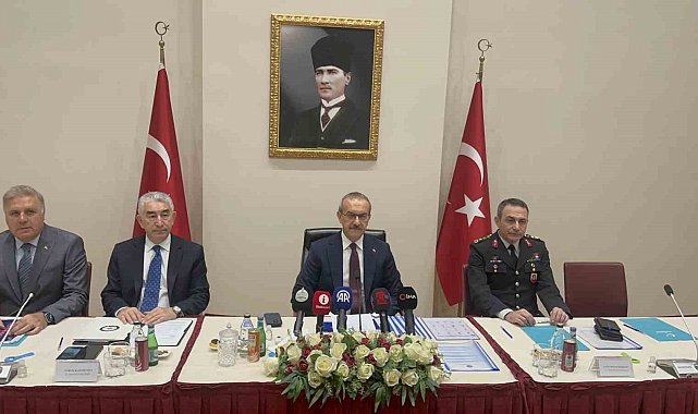 Vali Yavuz'dan belediyelere sokak köpeği uyarısı: "Hukukun gereğini yerine getirin"
