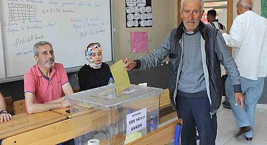 Vatandaşlar, tekrarlanan muhtarlık seçimi için yeniden sandık başına gitti