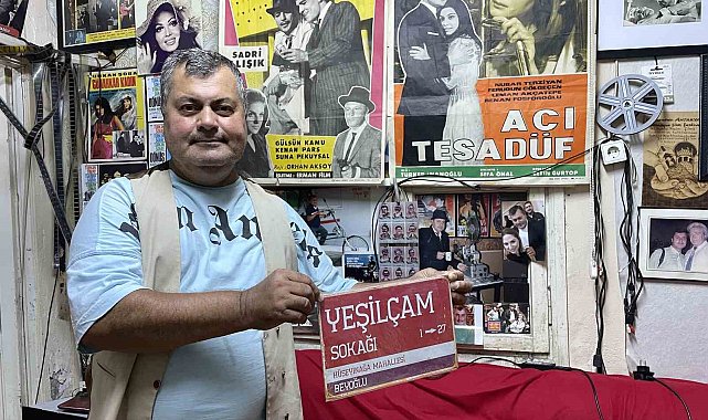 Yeşilçam tutkusunu evinde yaşatıyor