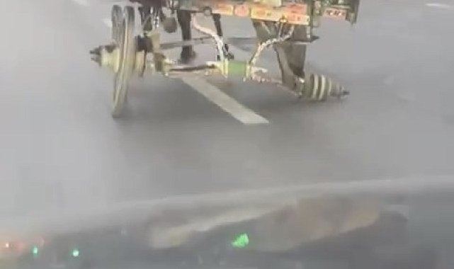 3 tekerli at arabası ile seyahat etti, trafiği tehlikeye attı
