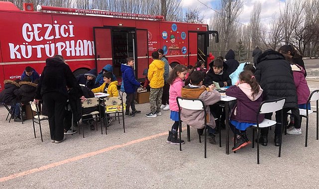 'Gezici Kütüphane' hizmetiyle kitapseverler kitapla buluşturuluyor