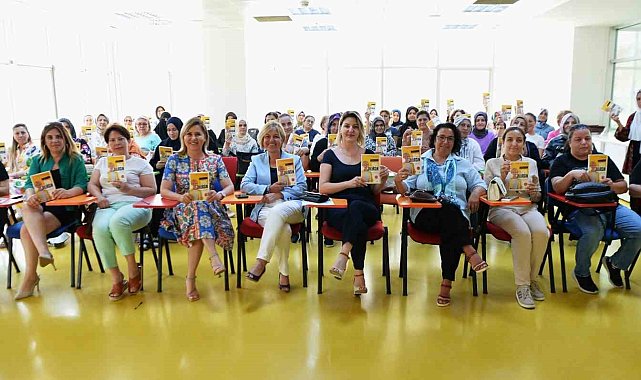 'Kadın Yazarıyla Buluşuyor' projesinde ilk kitap dağıtıldı