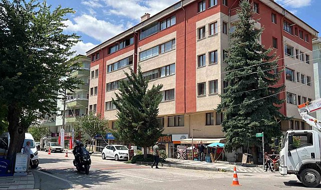 72 yaşındaki adam 5'inci katın balkonundan düştü