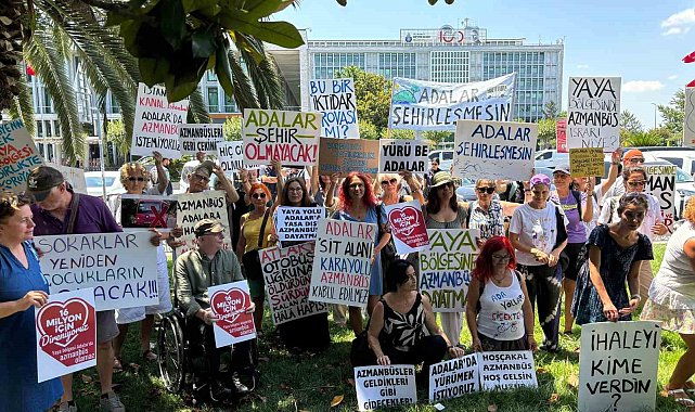Adalar sakinlerinden İBB önünde "azmanbüsleri istemiyoruz" eylemi