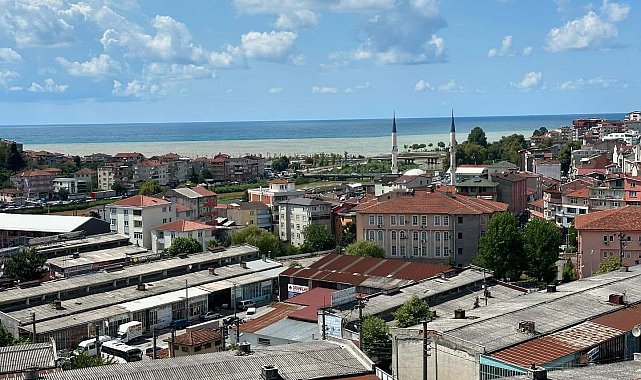Alaplı'da deniz çamur rengini aldı