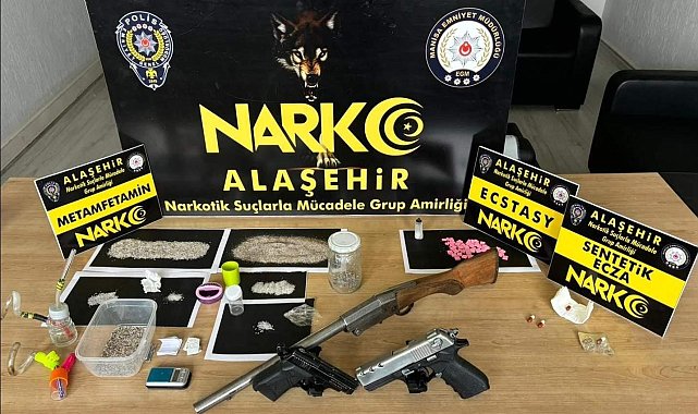 Alaşehir'de 8 adrese eş zamanlı uyuşturucu baskını: 5 tutuklama