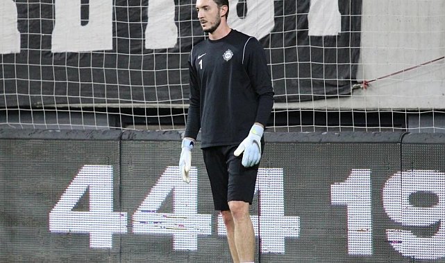 Altay, kaleci Ozan'la sözleşme uzattı