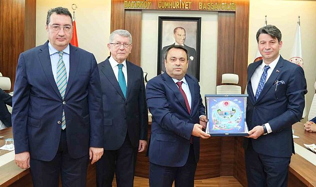 Bakırköy Adliyesi'nden yeni görev yerlerine atanan cumhuriyet başsavcılarına veda töreni