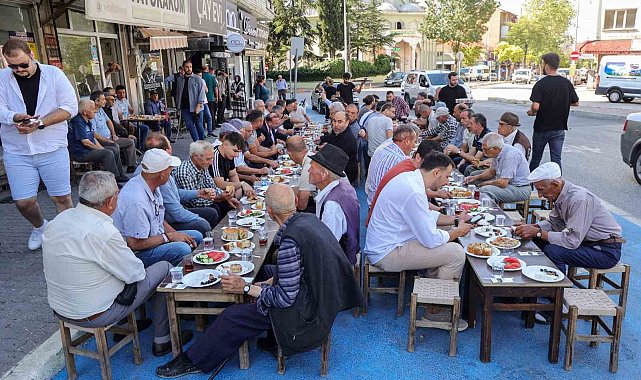 Başkan Yalım, Nuri Şeker Caddesi'nde esnaf ve vatandaşla buluştu