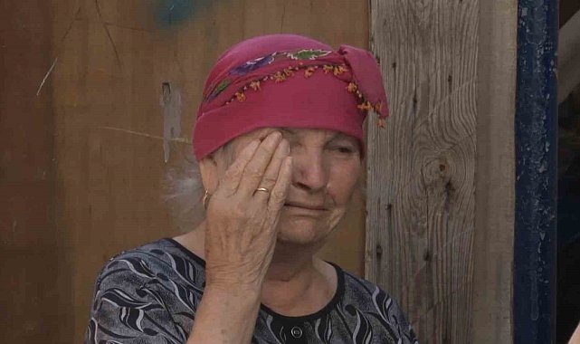 Bayrampaşa'da balkon çöktü: Büyük korku yaşayan yaşlı kadın gözyaşlarını tutamadı