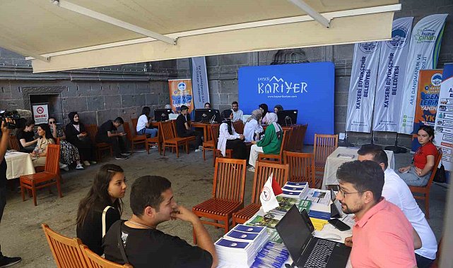 Büyükşehirin ücretsiz YKS Tercih Danışmanlığı hizmetine gençlerden yoğun ilgi