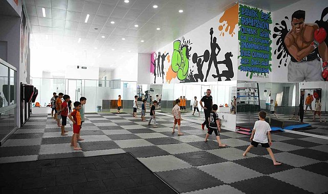 Çayırovalı çocukların yaz spor eğitimleri sürüyor