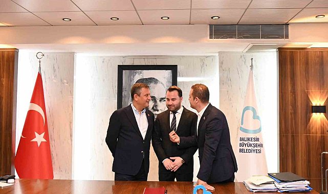 CHP Genel Başkanı Özgür Özel'den Ahmet Akın'a övgüler