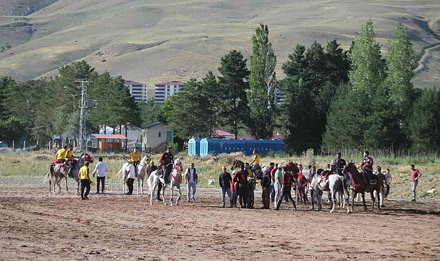 Cirit müsabakasında atlar çarpıştı yürekler ağızlara geldi