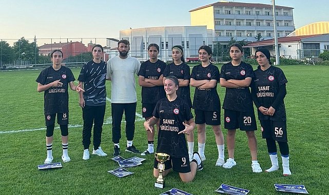 Cizreli kızlar, sokak futbolunda Türkiye ikincisi oldu