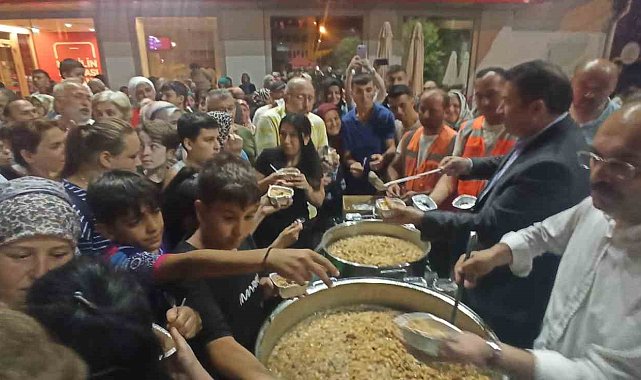 Devrek'te aşure programı büyük ilgi gördü