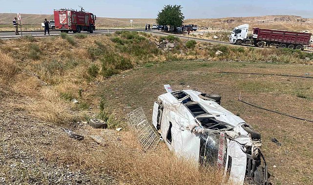 Diyarbakır'da yolcu minibüsü ile pikap çarpıştı: 1'i çocuk 3'ü ağır 14 yaralı