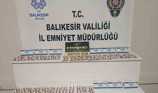 Durdurulan araçta 522 adet sentetik ecza ele geçirildi