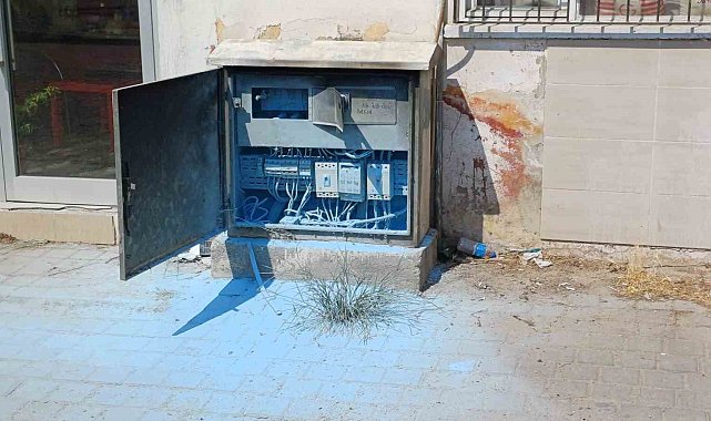 Elektrik trafosu Aydın sıcağına dayanamadı: Yangın büyümeden söndürüldü