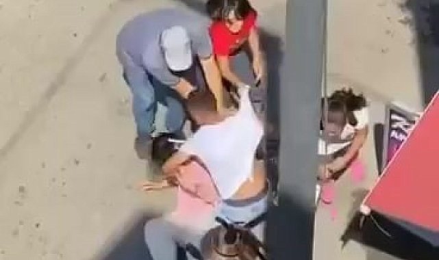 Eski eşi tarafından sokak ortasında darp edildi, çocuklar annelerine siper oldu