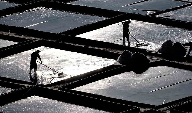 Evliya Çelebi'nin övgüyle bahsettiği alanda 3 bin yıldır su ekip tuz üretiyorlar