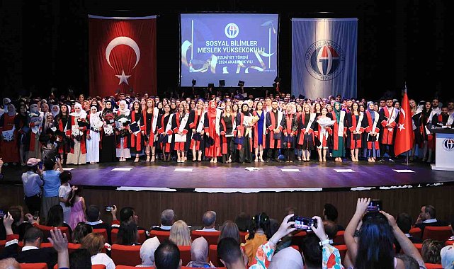 GAÜN Sosyal Bilimler MYO'da diploma heyecanı