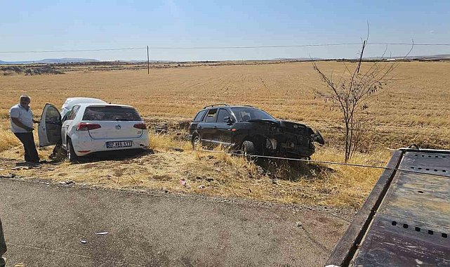 Gaziantep'te 2 araç kafa kafaya çarpıştı: 6 yaralı