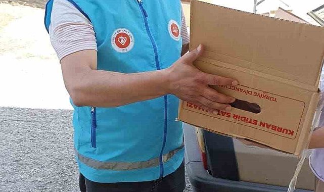 Gediz Müftüsü Sebahattin Turan: "Vatandaşlarımızın emanetlerini ihtiyaç sahiplerine ulaştırıyoruz"